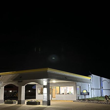 Days Inn By Wyndham Salina South Εξωτερικό φωτογραφία