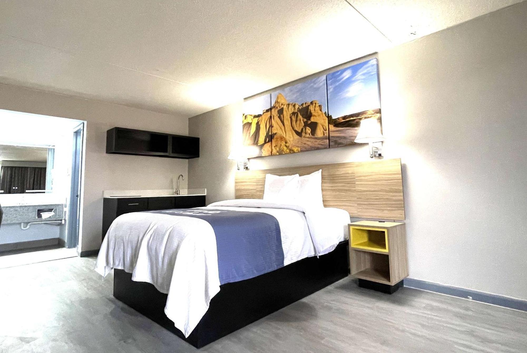 Days Inn By Wyndham Salina South Εξωτερικό φωτογραφία