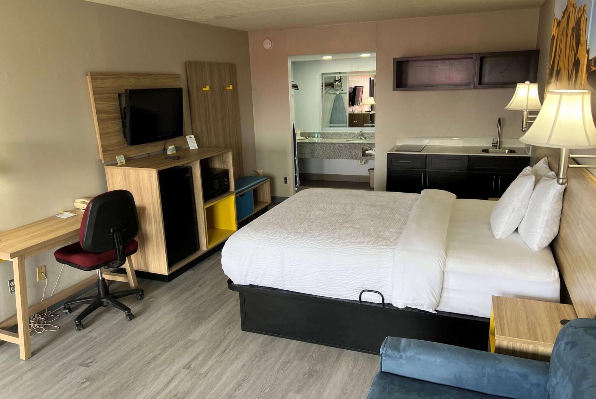 Days Inn By Wyndham Salina South Εξωτερικό φωτογραφία