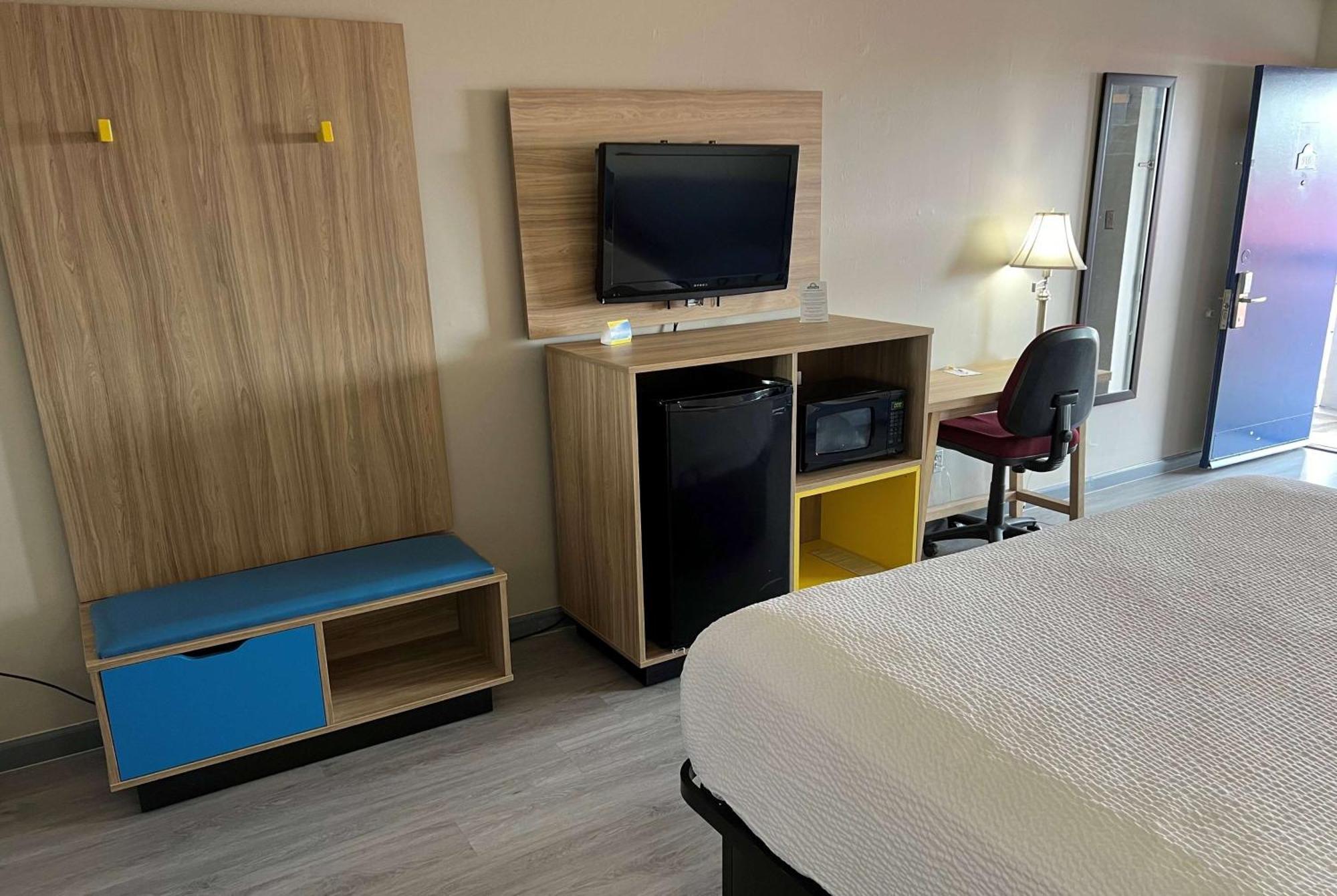 Days Inn By Wyndham Salina South Εξωτερικό φωτογραφία