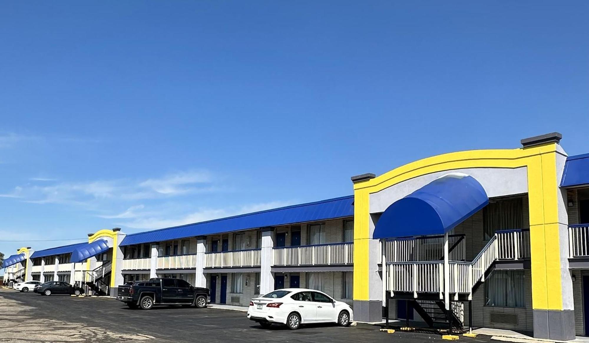 Days Inn By Wyndham Salina South Εξωτερικό φωτογραφία