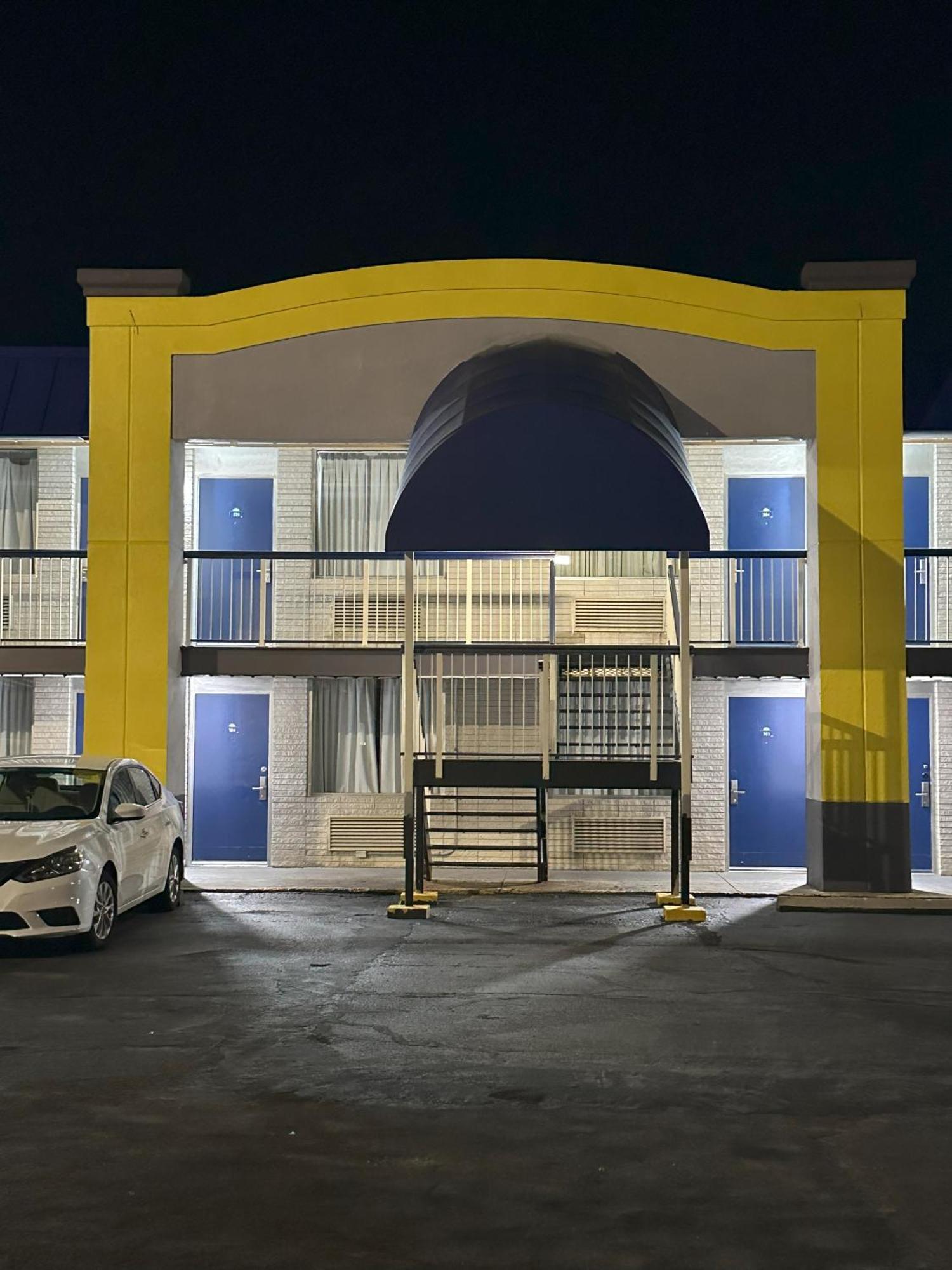 Days Inn By Wyndham Salina South Εξωτερικό φωτογραφία