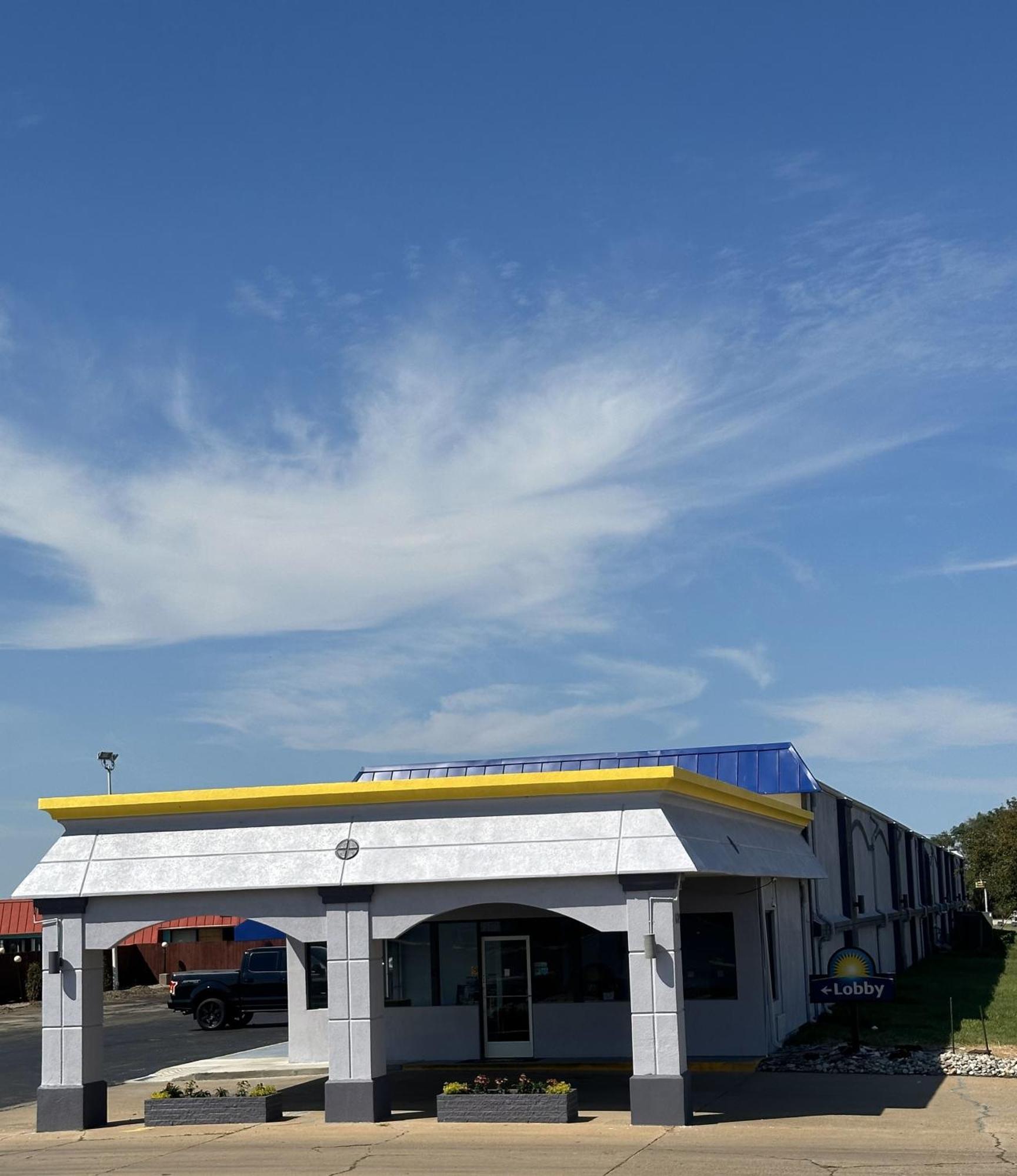 Days Inn By Wyndham Salina South Εξωτερικό φωτογραφία