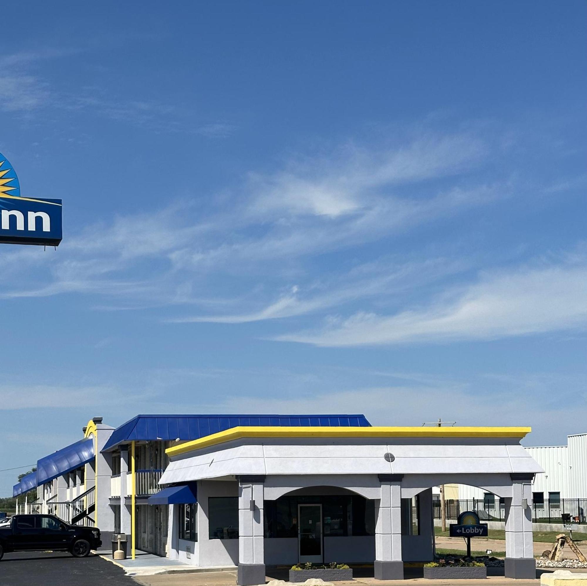 Days Inn By Wyndham Salina South Εξωτερικό φωτογραφία